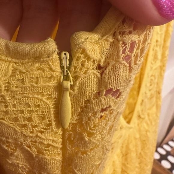Elegant Yellow Lace Dress - Picture 6 of 7